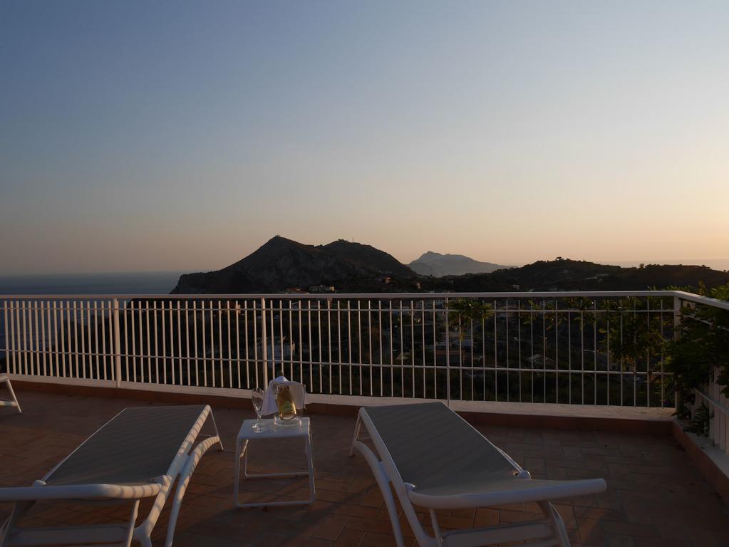 Villa Caprile ماسّا لوبْرينسِ المظهر الخارجي الصورة